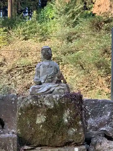 村山浅間神社の像