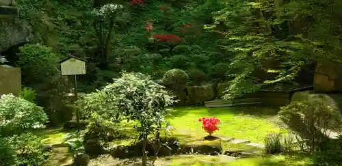 岩角山 岩角寺の庭園