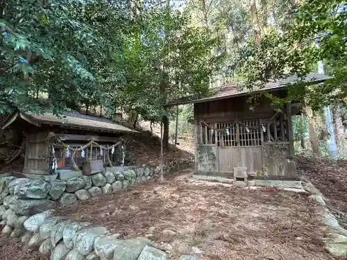 本郷神社の{uncategorized: "未分類", other: "その他", undefined: "問題あり", building: "その他建物", grave: "お墓", sacred_gate: "鳥居", guardian: "狛犬", statue: "像", buddha: "仏像", history: "歴史", nature: "自然", garden: "庭園", animal: "動物", pagoda: "塔", temizu: "手水舎", mountain_gate: "山門・神門", sanctuary: "本殿・本堂", subordinate: "末社・摂社", art: "芸術", scenery: "景色", jizo: "地蔵", ema: "絵馬", goshuin: "御朱印", omikuji: "おみくじ", items: "授与品その他", amulet: "お守り", goshuincho: "御朱印帳", eats: "食事", festival: "お祭り", votive_dance: "神楽", shichigosan: "七五三参", wedding: "結婚式", experience: "体験その他", initially: "初詣", around: "周辺", anti_infection: "感染症対策"}