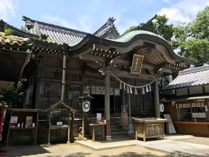 津峯神社の本殿・本堂
