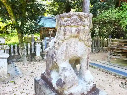 與位神社の狛犬