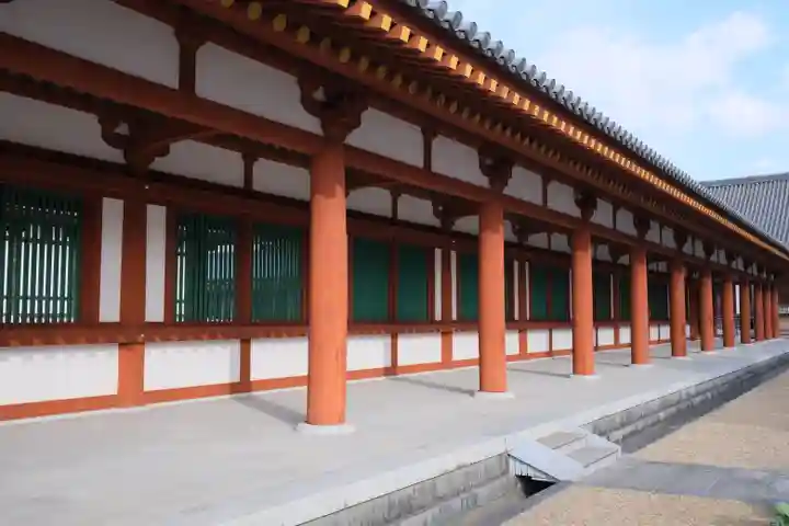 薬師寺の本殿・本堂