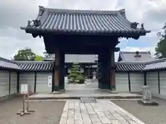 錦織寺の山門