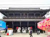本山専修寺の山門・神門