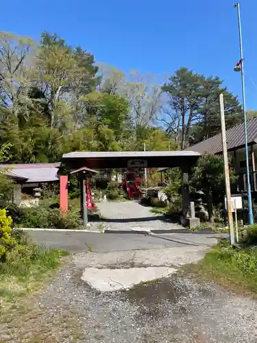 青猿神社の山門