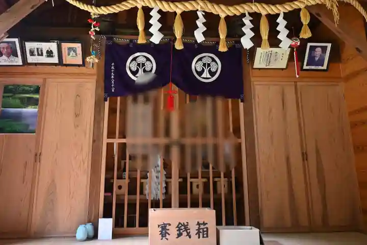 郡殿の池弁財天社の本殿・本堂