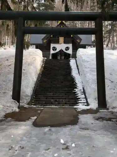 喜茂別神社の{uncategorized: "未分類", other: "その他", undefined: "問題あり", building: "その他建物", grave: "お墓", sacred_gate: "鳥居", guardian: "狛犬", statue: "像", buddha: "仏像", history: "歴史", nature: "自然", garden: "庭園", animal: "動物", pagoda: "塔", temizu: "手水舎", mountain_gate: "山門・神門", sanctuary: "本殿・本堂", subordinate: "末社・摂社", art: "芸術", scenery: "景色", jizo: "地蔵", ema: "絵馬", goshuin: "御朱印", omikuji: "おみくじ", items: "授与品その他", amulet: "お守り", goshuincho: "御朱印帳", eats: "食事", festival: "お祭り", votive_dance: "神楽", shichigosan: "七五三参", wedding: "結婚式", experience: "体験その他", initially: "初詣", around: "周辺", anti_infection: "感染症対策"}