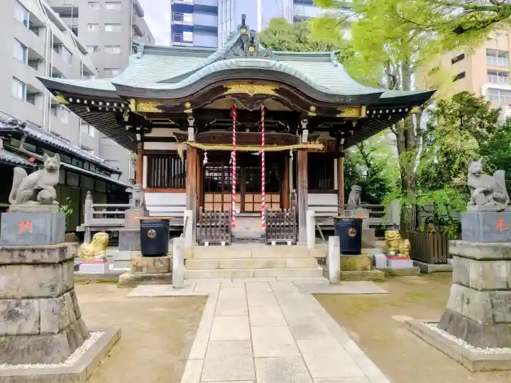 綾瀬稲荷神社の{uncategorized: "未分類", other: "その他", undefined: "問題あり", building: "その他建物", grave: "お墓", sacred_gate: "鳥居", guardian: "狛犬", statue: "像", buddha: "仏像", history: "歴史", nature: "自然", garden: "庭園", animal: "動物", pagoda: "塔", temizu: "手水舎", mountain_gate: "山門・神門", sanctuary: "本殿・本堂", subordinate: "末社・摂社", art: "芸術", scenery: "景色", jizo: "地蔵", ema: "絵馬", goshuin: "御朱印", omikuji: "おみくじ", items: "授与品その他", amulet: "お守り", goshuincho: "御朱印帳", eats: "食事", festival: "お祭り", votive_dance: "神楽", shichigosan: "七五三参", wedding: "結婚式", experience: "体験その他", initially: "初詣", around: "周辺", anti_infection: "感染症対策"}