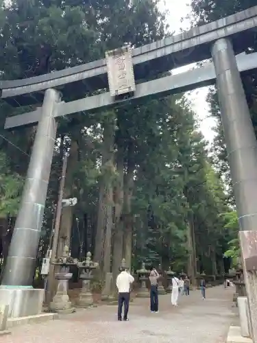 北口本宮冨士浅間神社の{uncategorized: "未分類", other: "その他", undefined: "問題あり", building: "その他建物", grave: "お墓", sacred_gate: "鳥居", guardian: "狛犬", statue: "像", buddha: "仏像", history: "歴史", nature: "自然", garden: "庭園", animal: "動物", pagoda: "塔", temizu: "手水舎", mountain_gate: "山門・神門", sanctuary: "本殿・本堂", subordinate: "末社・摂社", art: "芸術", scenery: "景色", jizo: "地蔵", ema: "絵馬", goshuin: "御朱印", omikuji: "おみくじ", items: "授与品その他", amulet: "お守り", goshuincho: "御朱印帳", eats: "食事", festival: "お祭り", votive_dance: "神楽", shichigosan: "七五三参", wedding: "結婚式", experience: "体験その他", initially: "初詣", around: "周辺", anti_infection: "感染症対策"}