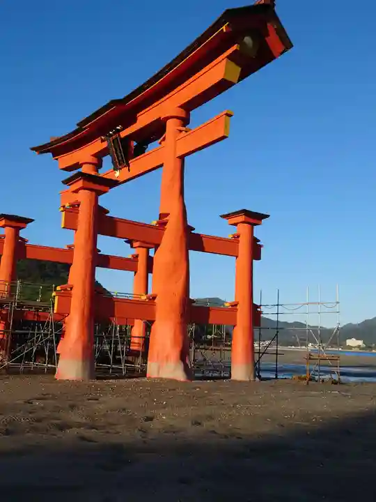 厳島神社の鳥居