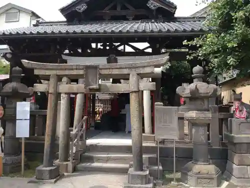 被官稲荷神社の鳥居