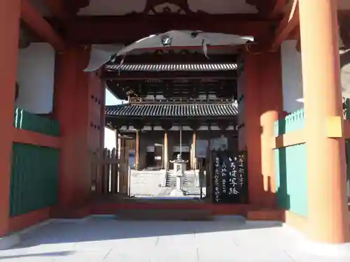 喜光寺の山門