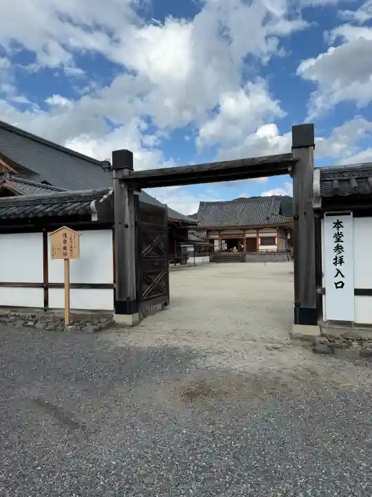聖護院門跡の{uncategorized: "未分類", other: "その他", undefined: "問題あり", building: "その他建物", grave: "お墓", sacred_gate: "鳥居", guardian: "狛犬", statue: "像", buddha: "仏像", history: "歴史", nature: "自然", garden: "庭園", animal: "動物", pagoda: "塔", temizu: "手水舎", mountain_gate: "山門・神門", sanctuary: "本殿・本堂", subordinate: "末社・摂社", art: "芸術", scenery: "景色", jizo: "地蔵", ema: "絵馬", goshuin: "御朱印", omikuji: "おみくじ", items: "授与品その他", amulet: "お守り", goshuincho: "御朱印帳", eats: "食事", festival: "お祭り", votive_dance: "神楽", shichigosan: "七五三参", wedding: "結婚式", experience: "体験その他", initially: "初詣", around: "周辺", anti_infection: "感染症対策"}