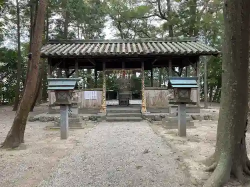 奈々美神社の{uncategorized: "未分類", other: "その他", undefined: "問題あり", building: "その他建物", grave: "お墓", sacred_gate: "鳥居", guardian: "狛犬", statue: "像", buddha: "仏像", history: "歴史", nature: "自然", garden: "庭園", animal: "動物", pagoda: "塔", temizu: "手水舎", mountain_gate: "山門・神門", sanctuary: "本殿・本堂", subordinate: "末社・摂社", art: "芸術", scenery: "景色", jizo: "地蔵", ema: "絵馬", goshuin: "御朱印", omikuji: "おみくじ", items: "授与品その他", amulet: "お守り", goshuincho: "御朱印帳", eats: "食事", festival: "お祭り", votive_dance: "神楽", shichigosan: "七五三参", wedding: "結婚式", experience: "体験その他", initially: "初詣", around: "周辺", anti_infection: "感染症対策"}