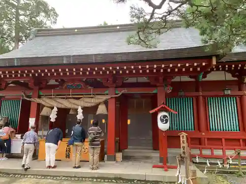 生島足島神社の本殿