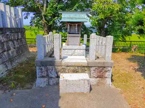 神明社（板葺）の末社