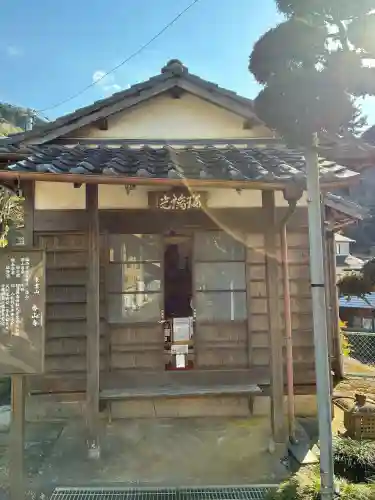 香山寺の{uncategorized: "未分類", other: "その他", undefined: "問題あり", building: "その他建物", grave: "お墓", sacred_gate: "鳥居", guardian: "狛犬", statue: "像", buddha: "仏像", history: "歴史", nature: "自然", garden: "庭園", animal: "動物", pagoda: "塔", temizu: "手水舎", mountain_gate: "山門・神門", sanctuary: "本殿・本堂", subordinate: "末社・摂社", art: "芸術", scenery: "景色", jizo: "地蔵", ema: "絵馬", goshuin: "御朱印", omikuji: "おみくじ", items: "授与品その他", amulet: "お守り", goshuincho: "御朱印帳", eats: "食事", festival: "お祭り", votive_dance: "神楽", shichigosan: "七五三参", wedding: "結婚式", experience: "体験その他", initially: "初詣", around: "周辺", anti_infection: "感染症対策"}