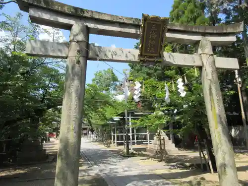 三輪神社の鳥居