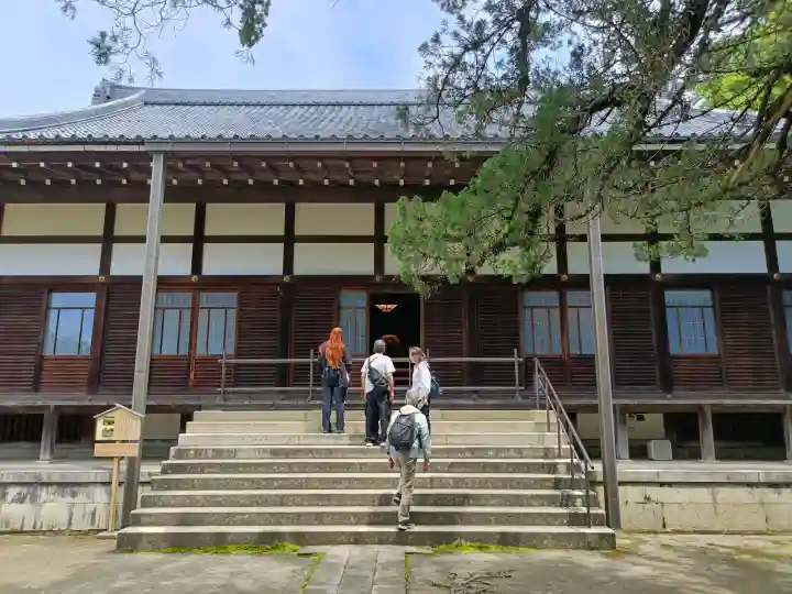 円覚寺の{uncategorized: "未分類", other: "その他", undefined: "問題あり", building: "その他建物", grave: "お墓", sacred_gate: "鳥居", guardian: "狛犬", statue: "像", buddha: "仏像", history: "歴史", nature: "自然", garden: "庭園", animal: "動物", pagoda: "塔", temizu: "手水舎", mountain_gate: "山門・神門", sanctuary: "本殿・本堂", subordinate: "末社・摂社", art: "芸術", scenery: "景色", jizo: "地蔵", ema: "絵馬", goshuin: "御朱印", omikuji: "おみくじ", items: "授与品その他", amulet: "お守り", goshuincho: "御朱印帳", eats: "食事", festival: "お祭り", votive_dance: "神楽", shichigosan: "七五三参", wedding: "結婚式", experience: "体験その他", initially: "初詣", around: "周辺", anti_infection: "感染症対策"}