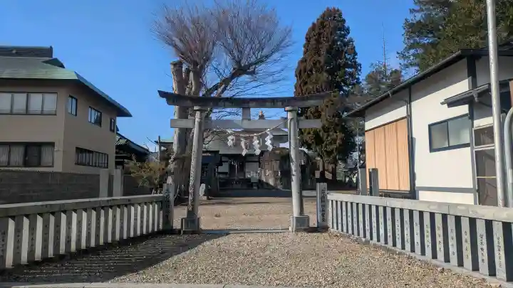 三ツ石神社の{uncategorized: "未分類", other: "その他", undefined: "問題あり", building: "その他建物", grave: "お墓", sacred_gate: "鳥居", guardian: "狛犬", statue: "像", buddha: "仏像", history: "歴史", nature: "自然", garden: "庭園", animal: "動物", pagoda: "塔", temizu: "手水舎", mountain_gate: "山門・神門", sanctuary: "本殿・本堂", subordinate: "末社・摂社", art: "芸術", scenery: "景色", jizo: "地蔵", ema: "絵馬", goshuin: "御朱印", omikuji: "おみくじ", items: "授与品その他", amulet: "お守り", goshuincho: "御朱印帳", eats: "食事", festival: "お祭り", votive_dance: "神楽", shichigosan: "七五三参", wedding: "結婚式", experience: "体験その他", initially: "初詣", around: "周辺", anti_infection: "感染症対策"}