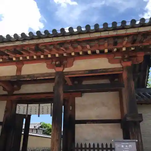 法隆寺の山門・神門