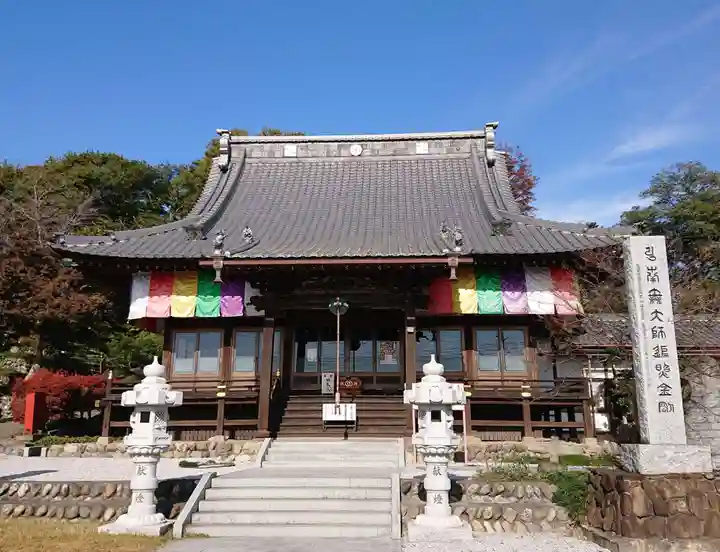 埼玉厄除け開運大師・龍泉寺(切り絵御朱印発祥の寺)の本殿・本堂