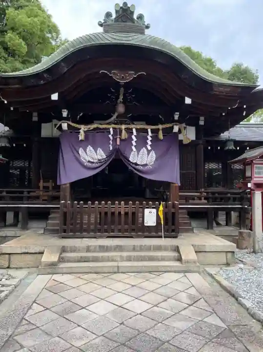 離宮八幡宮の本殿・本堂