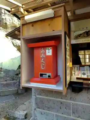 大谷寺の{uncategorized: "未分類", other: "その他", undefined: "問題あり", building: "その他建物", grave: "お墓", sacred_gate: "鳥居", guardian: "狛犬", statue: "像", buddha: "仏像", history: "歴史", nature: "自然", garden: "庭園", animal: "動物", pagoda: "塔", temizu: "手水舎", mountain_gate: "山門・神門", sanctuary: "本殿・本堂", subordinate: "末社・摂社", art: "芸術", scenery: "景色", jizo: "地蔵", ema: "絵馬", goshuin: "御朱印", omikuji: "おみくじ", items: "授与品その他", amulet: "お守り", goshuincho: "御朱印帳", eats: "食事", festival: "お祭り", votive_dance: "神楽", shichigosan: "七五三参", wedding: "結婚式", experience: "体験その他", initially: "初詣", around: "周辺", anti_infection: "感染症対策"}