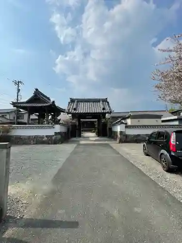 浄宝寺の山門