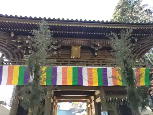 高尾山薬王院の山門・神門
