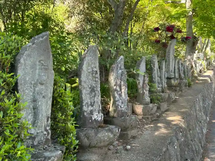 玄向寺の{uncategorized: "未分類", other: "その他", undefined: "問題あり", building: "その他建物", grave: "お墓", sacred_gate: "鳥居", guardian: "狛犬", statue: "像", buddha: "仏像", history: "歴史", nature: "自然", garden: "庭園", animal: "動物", pagoda: "塔", temizu: "手水舎", mountain_gate: "山門・神門", sanctuary: "本殿・本堂", subordinate: "末社・摂社", art: "芸術", scenery: "景色", jizo: "地蔵", ema: "絵馬", goshuin: "御朱印", omikuji: "おみくじ", items: "授与品その他", amulet: "お守り", goshuincho: "御朱印帳", eats: "食事", festival: "お祭り", votive_dance: "神楽", shichigosan: "七五三参", wedding: "結婚式", experience: "体験その他", initially: "初詣", around: "周辺", anti_infection: "感染症対策"}
