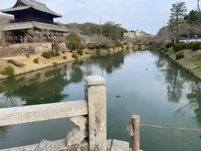 吉香神社の{uncategorized: "未分類", other: "その他", undefined: "問題あり", building: "その他建物", grave: "お墓", sacred_gate: "鳥居", guardian: "狛犬", statue: "像", buddha: "仏像", history: "歴史", nature: "自然", garden: "庭園", animal: "動物", pagoda: "塔", temizu: "手水舎", mountain_gate: "山門・神門", sanctuary: "本殿・本堂", subordinate: "末社・摂社", art: "芸術", scenery: "景色", jizo: "地蔵", ema: "絵馬", goshuin: "御朱印", omikuji: "おみくじ", items: "授与品その他", amulet: "お守り", goshuincho: "御朱印帳", eats: "食事", festival: "お祭り", votive_dance: "神楽", shichigosan: "七五三参", wedding: "結婚式", experience: "体験その他", initially: "初詣", around: "周辺", anti_infection: "感染症対策"}