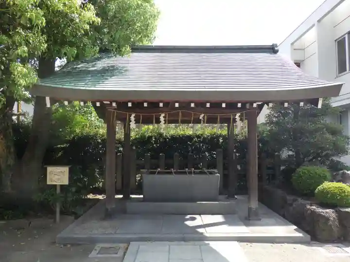 西院春日神社の手水舎