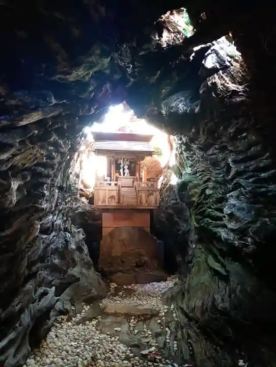 牛嶋天満宮の{uncategorized: "未分類", other: "その他", undefined: "問題あり", building: "その他建物", grave: "お墓", sacred_gate: "鳥居", guardian: "狛犬", statue: "像", buddha: "仏像", history: "歴史", nature: "自然", garden: "庭園", animal: "動物", pagoda: "塔", temizu: "手水舎", mountain_gate: "山門・神門", sanctuary: "本殿・本堂", subordinate: "末社・摂社", art: "芸術", scenery: "景色", jizo: "地蔵", ema: "絵馬", goshuin: "御朱印", omikuji: "おみくじ", items: "授与品その他", amulet: "お守り", goshuincho: "御朱印帳", eats: "食事", festival: "お祭り", votive_dance: "神楽", shichigosan: "七五三参", wedding: "結婚式", experience: "体験その他", initially: "初詣", around: "周辺", anti_infection: "感染症対策"}