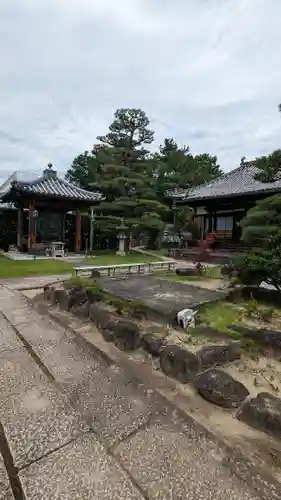 無量光寺の庭園