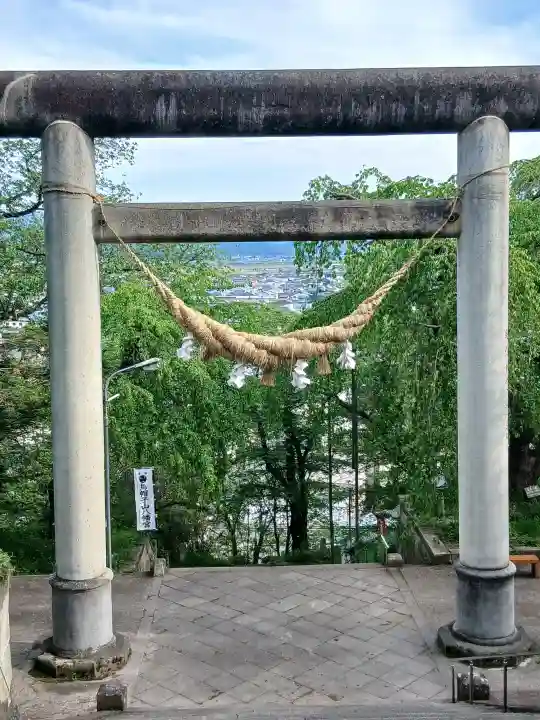 烏帽子山八幡宮の{uncategorized: "未分類", other: "その他", undefined: "問題あり", building: "その他建物", grave: "お墓", sacred_gate: "鳥居", guardian: "狛犬", statue: "像", buddha: "仏像", history: "歴史", nature: "自然", garden: "庭園", animal: "動物", pagoda: "塔", temizu: "手水舎", mountain_gate: "山門・神門", sanctuary: "本殿・本堂", subordinate: "末社・摂社", art: "芸術", scenery: "景色", jizo: "地蔵", ema: "絵馬", goshuin: "御朱印", omikuji: "おみくじ", items: "授与品その他", amulet: "お守り", goshuincho: "御朱印帳", eats: "食事", festival: "お祭り", votive_dance: "神楽", shichigosan: "七五三参", wedding: "結婚式", experience: "体験その他", initially: "初詣", around: "周辺", anti_infection: "感染症対策"}