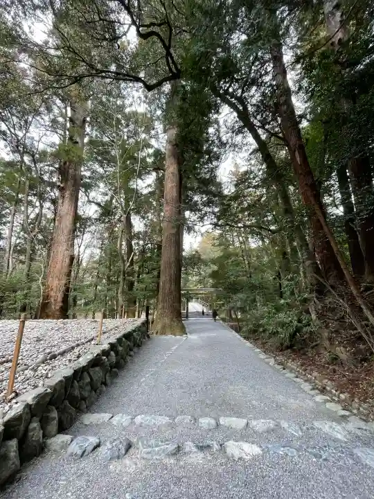 伊勢神宮内宮(皇大神宮)の{uncategorized: "未分類", other: "その他", undefined: "問題あり", building: "その他建物", grave: "お墓", sacred_gate: "鳥居", guardian: "狛犬", statue: "像", buddha: "仏像", history: "歴史", nature: "自然", garden: "庭園", animal: "動物", pagoda: "塔", temizu: "手水舎", mountain_gate: "山門・神門", sanctuary: "本殿・本堂", subordinate: "末社・摂社", art: "芸術", scenery: "景色", jizo: "地蔵", ema: "絵馬", goshuin: "御朱印", omikuji: "おみくじ", items: "授与品その他", amulet: "お守り", goshuincho: "御朱印帳", eats: "食事", festival: "お祭り", votive_dance: "神楽", shichigosan: "七五三参", wedding: "結婚式", experience: "体験その他", initially: "初詣", around: "周辺", anti_infection: "感染症対策"}
