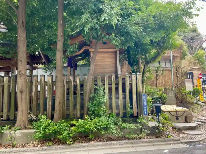 境稲荷神社の{uncategorized: "未分類", other: "その他", undefined: "問題あり", building: "その他建物", grave: "お墓", sacred_gate: "鳥居", guardian: "狛犬", statue: "像", buddha: "仏像", history: "歴史", nature: "自然", garden: "庭園", animal: "動物", pagoda: "塔", temizu: "手水舎", mountain_gate: "山門・神門", sanctuary: "本殿・本堂", subordinate: "末社・摂社", art: "芸術", scenery: "景色", jizo: "地蔵", ema: "絵馬", goshuin: "御朱印", omikuji: "おみくじ", items: "授与品その他", amulet: "お守り", goshuincho: "御朱印帳", eats: "食事", festival: "お祭り", votive_dance: "神楽", shichigosan: "七五三参", wedding: "結婚式", experience: "体験その他", initially: "初詣", around: "周辺", anti_infection: "感染症対策"}