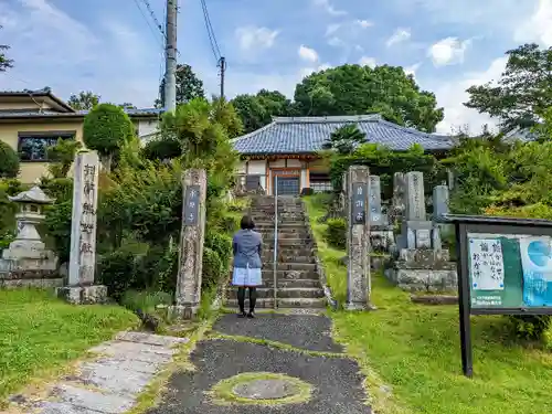 永見寺の山門