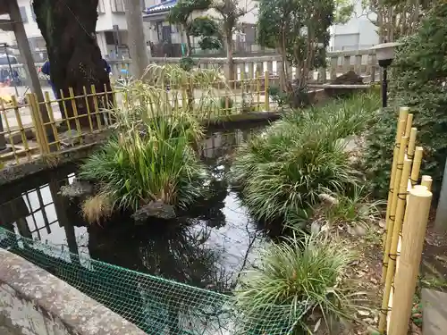 栗原神社の庭園