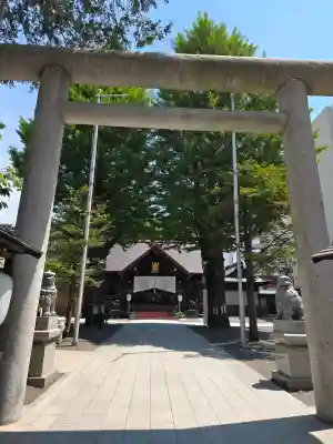 北海道神宮頓宮の{uncategorized: "未分類", other: "その他", undefined: "問題あり", building: "その他建物", grave: "お墓", sacred_gate: "鳥居", guardian: "狛犬", statue: "像", buddha: "仏像", history: "歴史", nature: "自然", garden: "庭園", animal: "動物", pagoda: "塔", temizu: "手水舎", mountain_gate: "山門・神門", sanctuary: "本殿・本堂", subordinate: "末社・摂社", art: "芸術", scenery: "景色", jizo: "地蔵", ema: "絵馬", goshuin: "御朱印", omikuji: "おみくじ", items: "授与品その他", amulet: "お守り", goshuincho: "御朱印帳", eats: "食事", festival: "お祭り", votive_dance: "神楽", shichigosan: "七五三参", wedding: "結婚式", experience: "体験その他", initially: "初詣", around: "周辺", anti_infection: "感染症対策"}
