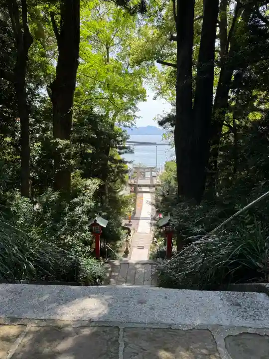 宗像大社中津宮の{uncategorized: "未分類", other: "その他", undefined: "問題あり", building: "その他建物", grave: "お墓", sacred_gate: "鳥居", guardian: "狛犬", statue: "像", buddha: "仏像", history: "歴史", nature: "自然", garden: "庭園", animal: "動物", pagoda: "塔", temizu: "手水舎", mountain_gate: "山門・神門", sanctuary: "本殿・本堂", subordinate: "末社・摂社", art: "芸術", scenery: "景色", jizo: "地蔵", ema: "絵馬", goshuin: "御朱印", omikuji: "おみくじ", items: "授与品その他", amulet: "お守り", goshuincho: "御朱印帳", eats: "食事", festival: "お祭り", votive_dance: "神楽", shichigosan: "七五三参", wedding: "結婚式", experience: "体験その他", initially: "初詣", around: "周辺", anti_infection: "感染症対策"}