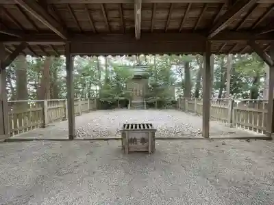 奈々美神社の{uncategorized: "未分類", other: "その他", undefined: "問題あり", building: "その他建物", grave: "お墓", sacred_gate: "鳥居", guardian: "狛犬", statue: "像", buddha: "仏像", history: "歴史", nature: "自然", garden: "庭園", animal: "動物", pagoda: "塔", temizu: "手水舎", mountain_gate: "山門・神門", sanctuary: "本殿・本堂", subordinate: "末社・摂社", art: "芸術", scenery: "景色", jizo: "地蔵", ema: "絵馬", goshuin: "御朱印", omikuji: "おみくじ", items: "授与品その他", amulet: "お守り", goshuincho: "御朱印帳", eats: "食事", festival: "お祭り", votive_dance: "神楽", shichigosan: "七五三参", wedding: "結婚式", experience: "体験その他", initially: "初詣", around: "周辺", anti_infection: "感染症対策"}