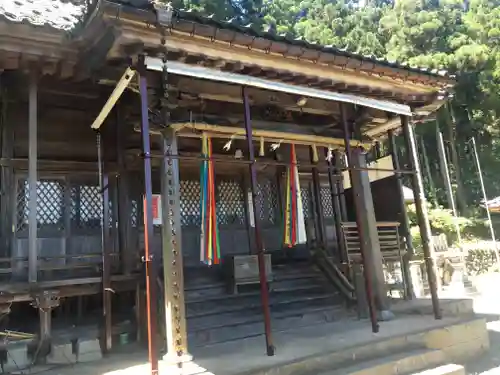 新羅神社の本殿