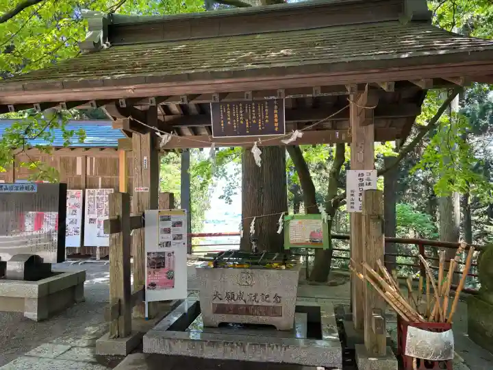 羽黒山神社の{uncategorized: "未分類", other: "その他", undefined: "問題あり", building: "その他建物", grave: "お墓", sacred_gate: "鳥居", guardian: "狛犬", statue: "像", buddha: "仏像", history: "歴史", nature: "自然", garden: "庭園", animal: "動物", pagoda: "塔", temizu: "手水舎", mountain_gate: "山門・神門", sanctuary: "本殿・本堂", subordinate: "末社・摂社", art: "芸術", scenery: "景色", jizo: "地蔵", ema: "絵馬", goshuin: "御朱印", omikuji: "おみくじ", items: "授与品その他", amulet: "お守り", goshuincho: "御朱印帳", eats: "食事", festival: "お祭り", votive_dance: "神楽", shichigosan: "七五三参", wedding: "結婚式", experience: "体験その他", initially: "初詣", around: "周辺", anti_infection: "感染症対策"}