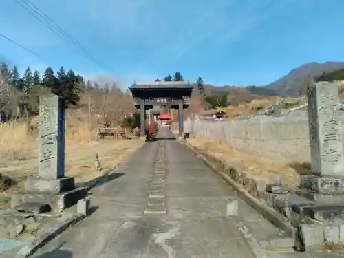 洞雲寺の山門