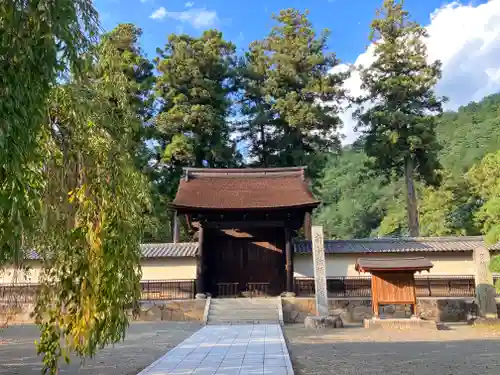 向嶽寺の山門