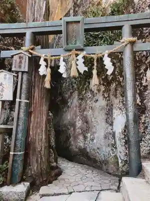 阿賀神社の{uncategorized: "未分類", other: "その他", undefined: "問題あり", building: "その他建物", grave: "お墓", sacred_gate: "鳥居", guardian: "狛犬", statue: "像", buddha: "仏像", history: "歴史", nature: "自然", garden: "庭園", animal: "動物", pagoda: "塔", temizu: "手水舎", mountain_gate: "山門・神門", sanctuary: "本殿・本堂", subordinate: "末社・摂社", art: "芸術", scenery: "景色", jizo: "地蔵", ema: "絵馬", goshuin: "御朱印", omikuji: "おみくじ", items: "授与品その他", amulet: "お守り", goshuincho: "御朱印帳", eats: "食事", festival: "お祭り", votive_dance: "神楽", shichigosan: "七五三参", wedding: "結婚式", experience: "体験その他", initially: "初詣", around: "周辺", anti_infection: "感染症対策"}