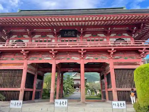 甲斐善光寺の山門