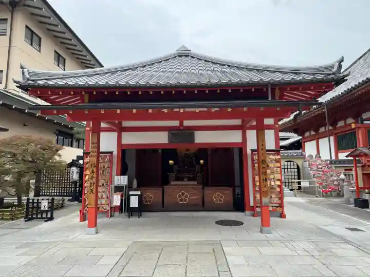 六波羅蜜寺の{uncategorized: "未分類", other: "その他", undefined: "問題あり", building: "その他建物", grave: "お墓", sacred_gate: "鳥居", guardian: "狛犬", statue: "像", buddha: "仏像", history: "歴史", nature: "自然", garden: "庭園", animal: "動物", pagoda: "塔", temizu: "手水舎", mountain_gate: "山門・神門", sanctuary: "本殿・本堂", subordinate: "末社・摂社", art: "芸術", scenery: "景色", jizo: "地蔵", ema: "絵馬", goshuin: "御朱印", omikuji: "おみくじ", items: "授与品その他", amulet: "お守り", goshuincho: "御朱印帳", eats: "食事", festival: "お祭り", votive_dance: "神楽", shichigosan: "七五三参", wedding: "結婚式", experience: "体験その他", initially: "初詣", around: "周辺", anti_infection: "感染症対策"}